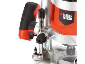 Réglage de profondeur très simple sur la KW1600EKA de Black & Decker