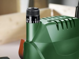Réglage micrométrique sur l'Expert POF1400 de Bosch